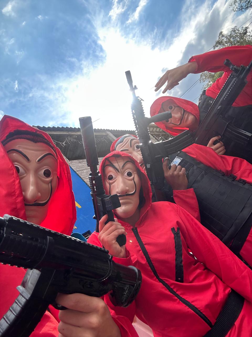 Personagens temáticos La Casa de Papel em evento